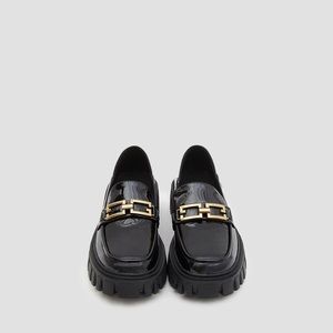 Shiny chunky loafers with chain